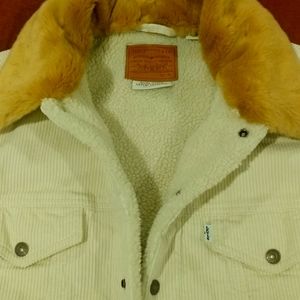 Levi Strauss. Courderoy jacket with removable faux fur collar